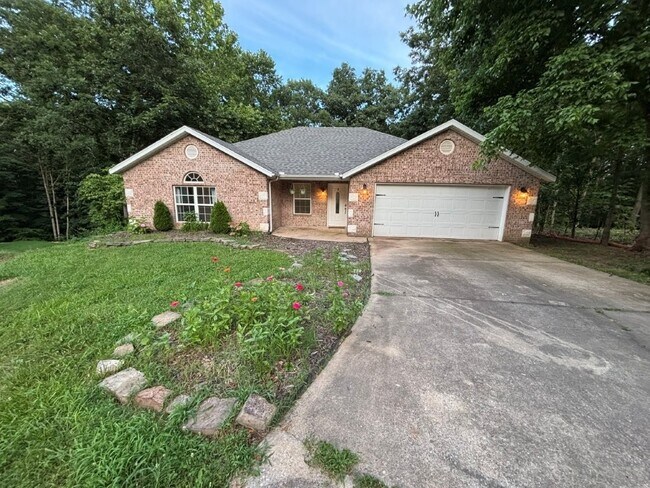 Building Photo - 6 Hart Ln
