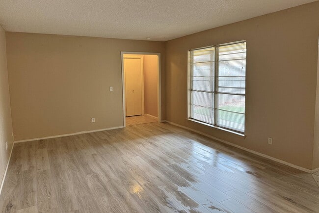 Building Photo - 1901 W Wenonah Blvd