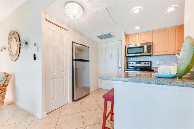 Building Photo - 880 Mandalay Ave