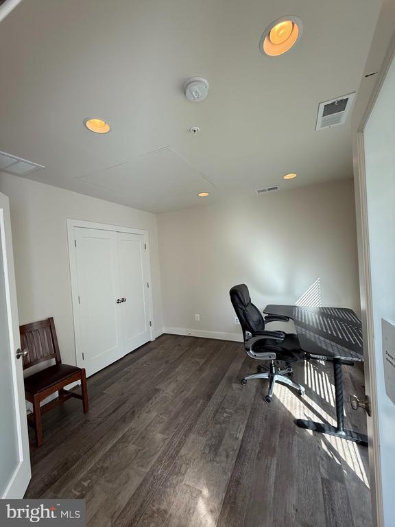 Building Photo - 6611 Eames Wy