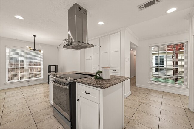 Building Photo - 11414 Meadow Lake Dr