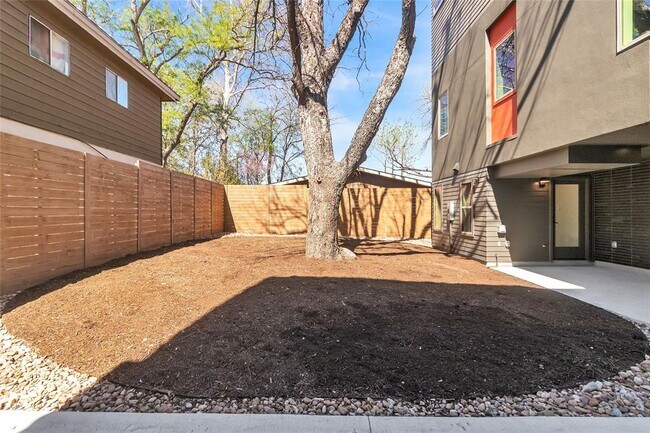 Building Photo - 700 Denson Dr