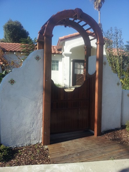 Building Photo - 6815 Platt Ave