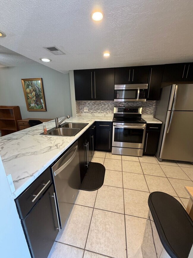 Building Photo - Coastal Living in the Heart of Destin