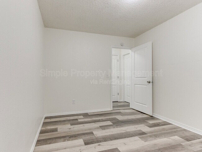 Building Photo - 704 Pepperdine Ave