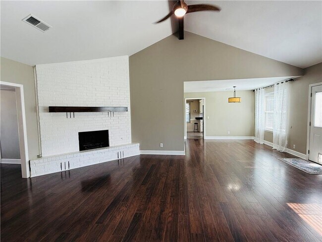 Building Photo - 2714 W Fir St