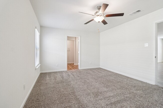 Building Photo - 3909 Crown Ct