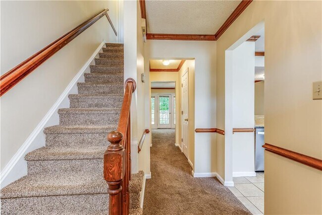 Entrance - 618 Nottaway Dr