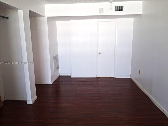 Building Photo - 1770 NE 191st St