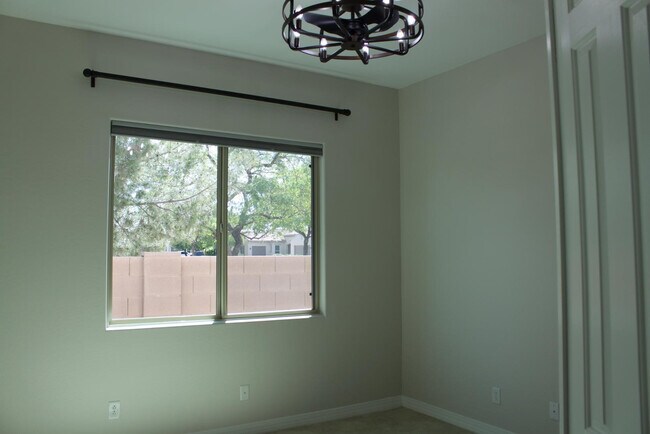 Building Photo - 3458 E Loma Vista St