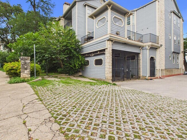 Building Photo - 3111 Tom Green St
