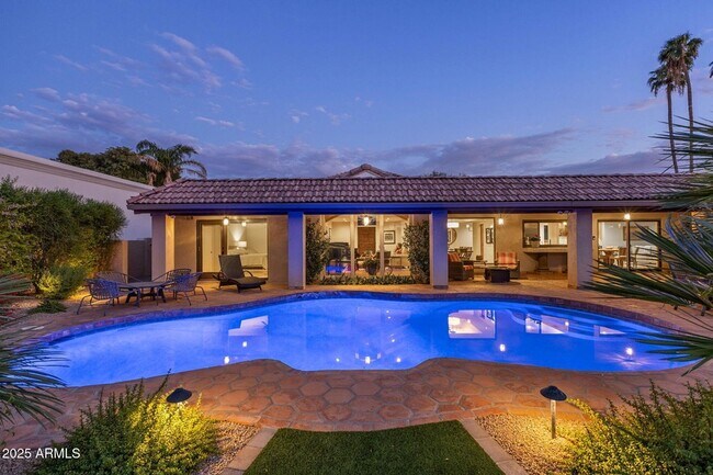 Building Photo - 7620 E Vía Del Placito