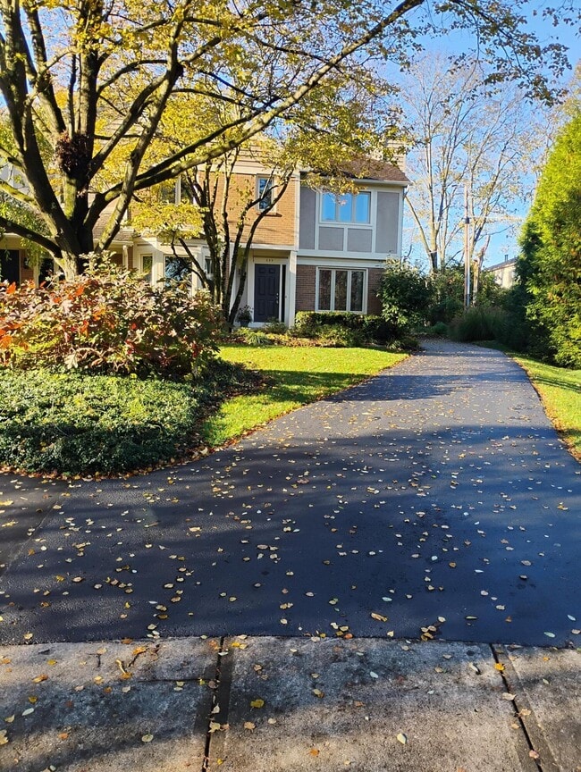 Building Photo - 339 Clover Ln