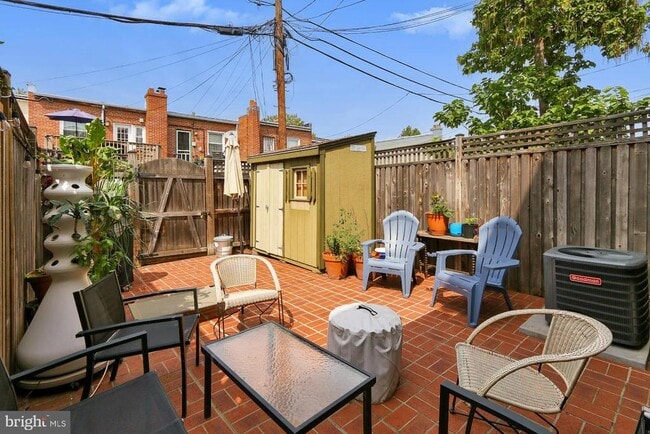 Building Photo - 1724 E St NE