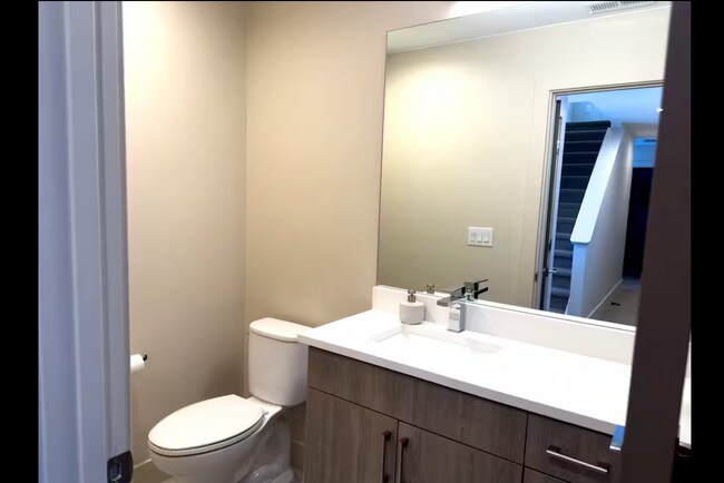 Building Photo - 1348 Zenobia St