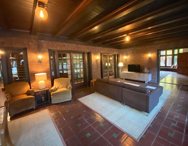 Building Photo - 3085 Fairmount Blvd