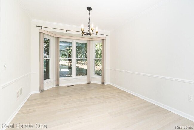 Building Photo - 619 Whitney Dr