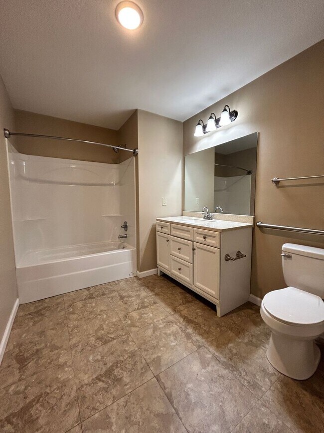 Building Photo - Jefferson Commons Apartments