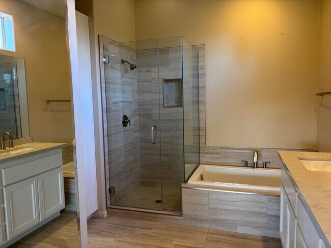 Building Photo - 45218 Coeur Dalene Dr