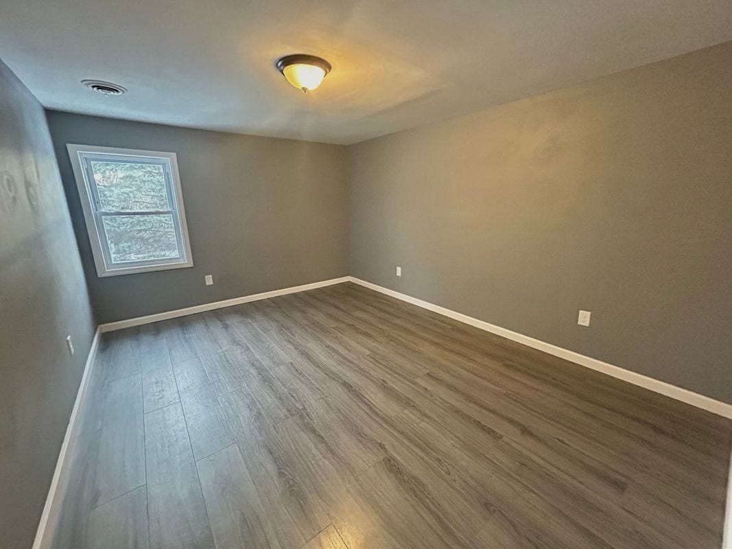 Building Photo - 553 Mumford St