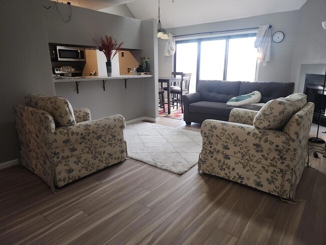 Building Photo - 3369 Forest Ct