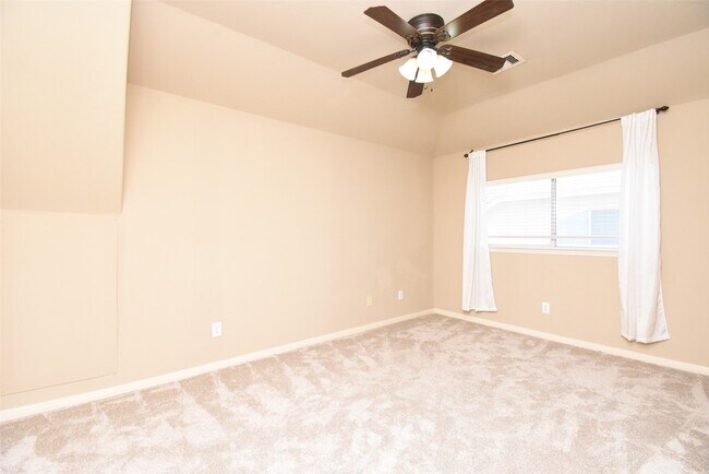 Building Photo - 16915 Locust Springs Dr