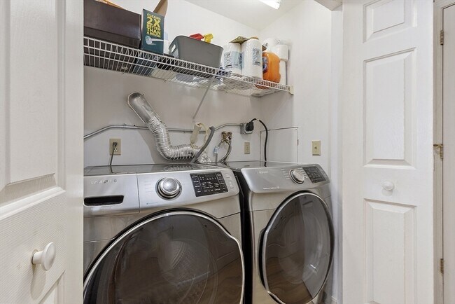 Building Photo - 5 Maple Ridge Dr