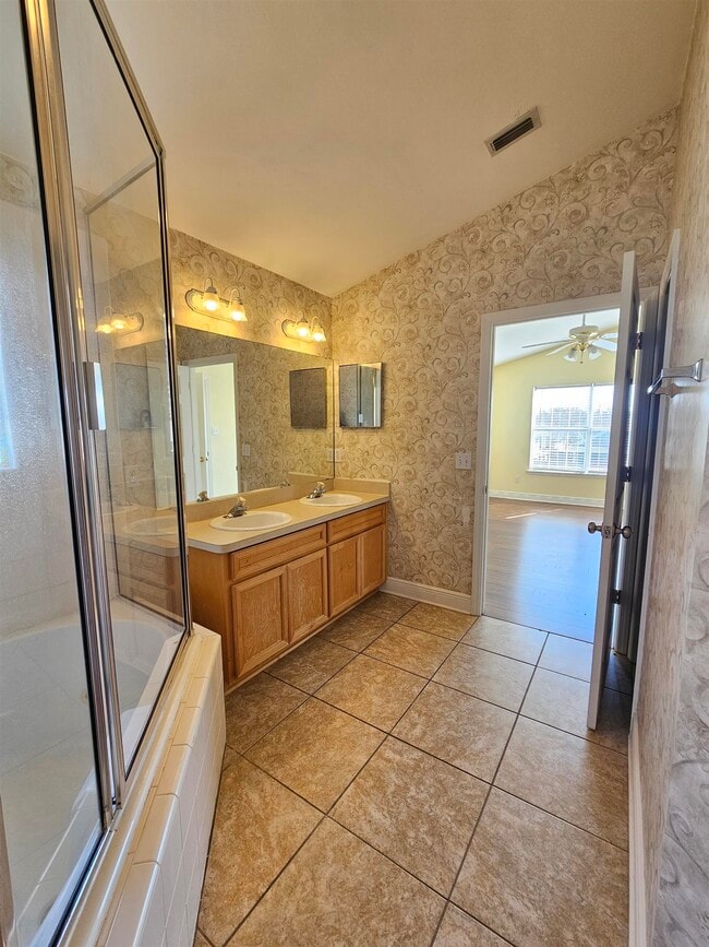 Building Photo - 3283 Emerson Ln