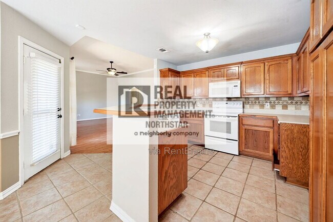 Building Photo - 308 Pin Oak Ln
