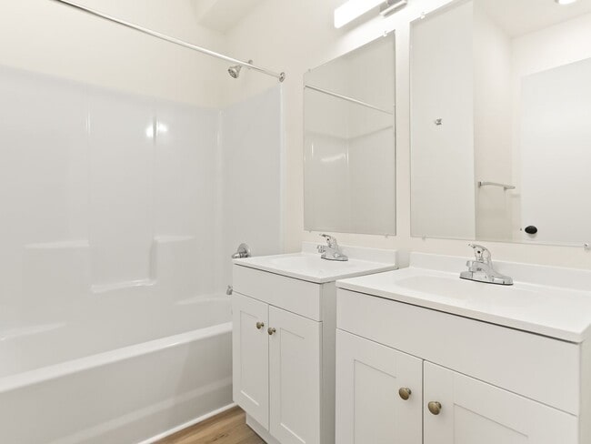 Building Photo - Vancouver Townhouses - Get 1 Month Free!