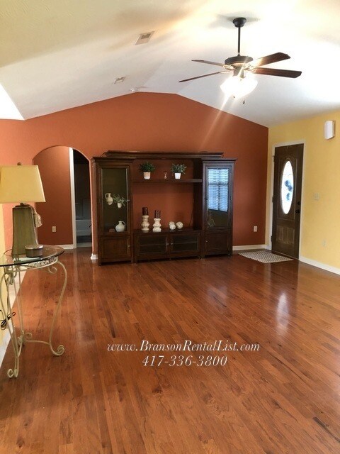 Building Photo - Super cute property - Virtual Showings Com...