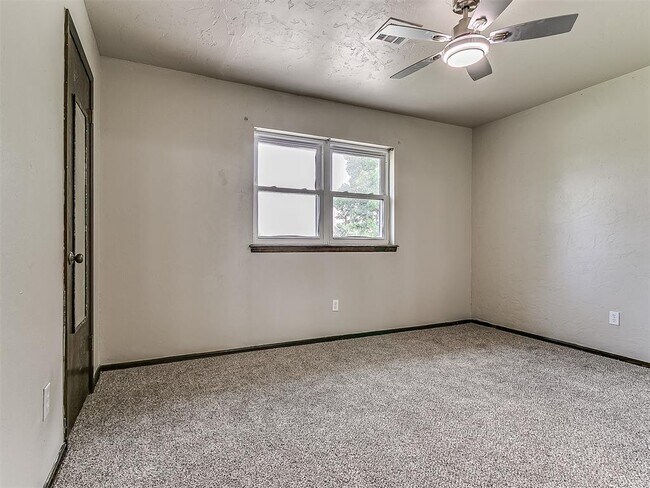 Building Photo - 1170 Mockingbird Cir