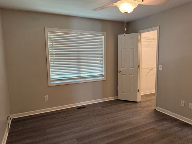 Building Photo - Spacious 3 Bedroom, 2 Bath Home with Garag...
