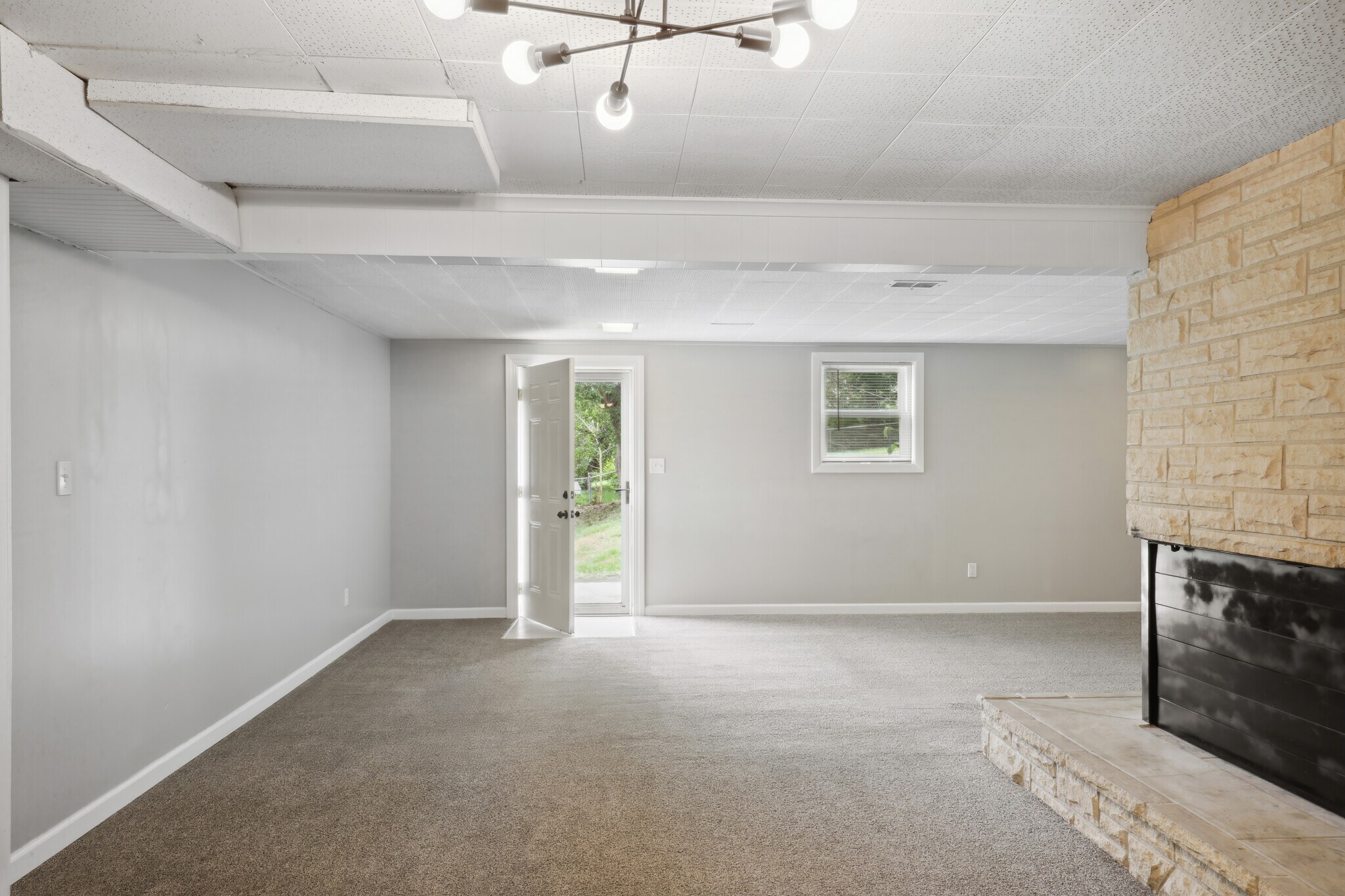 Building Photo - 1218 Sunset Dr
