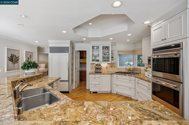 Building Photo - 783 Los Palos Manor