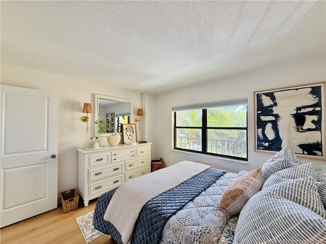 Building Photo - 7370 S Ocean Dr