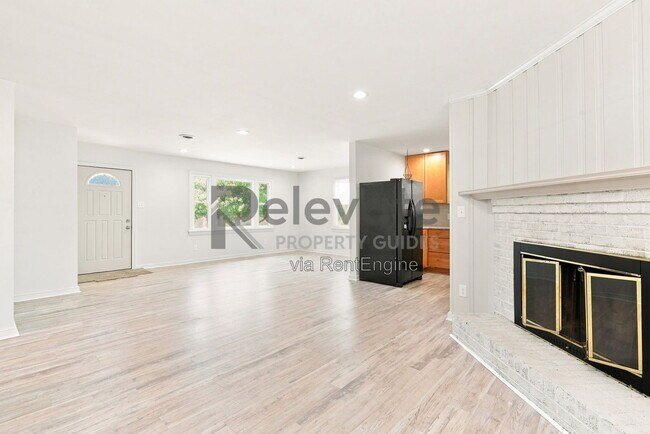 Building Photo - 2212 Drummond Dr