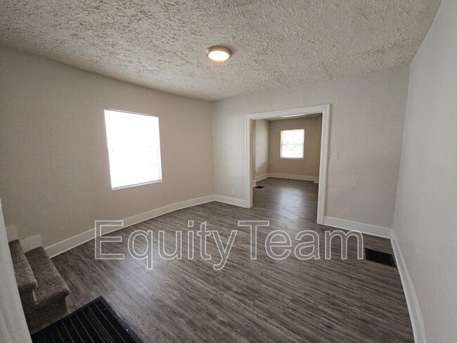 Building Photo - 421 S Jersey St