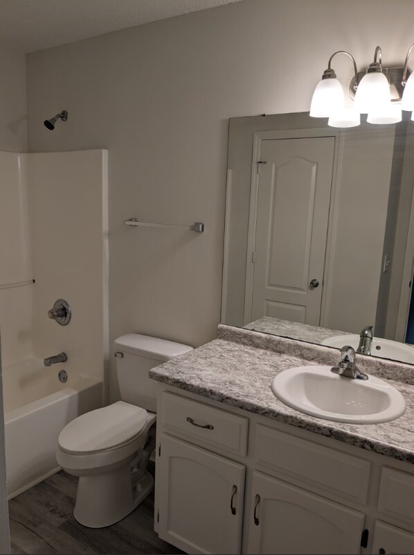 Building Photo - 102 Populus Dr