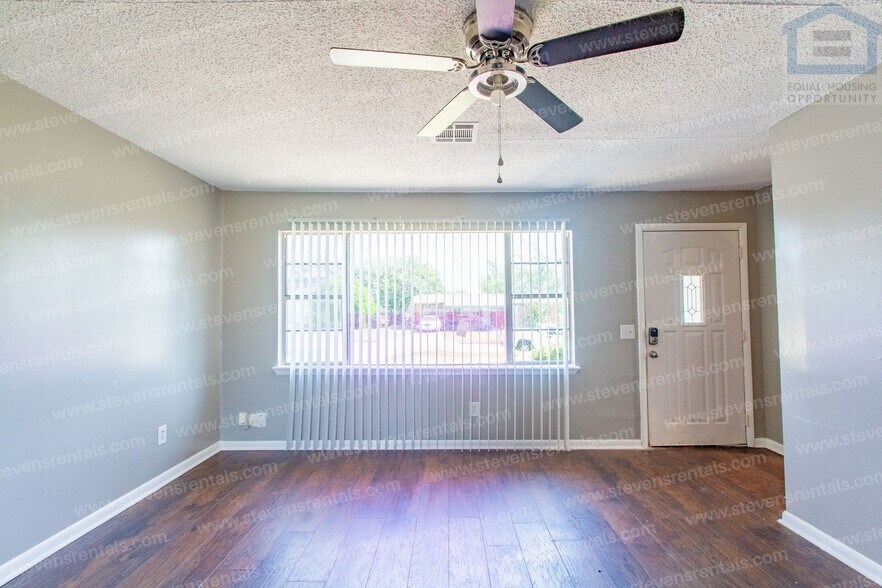 Building Photo - 707 SW 49th St