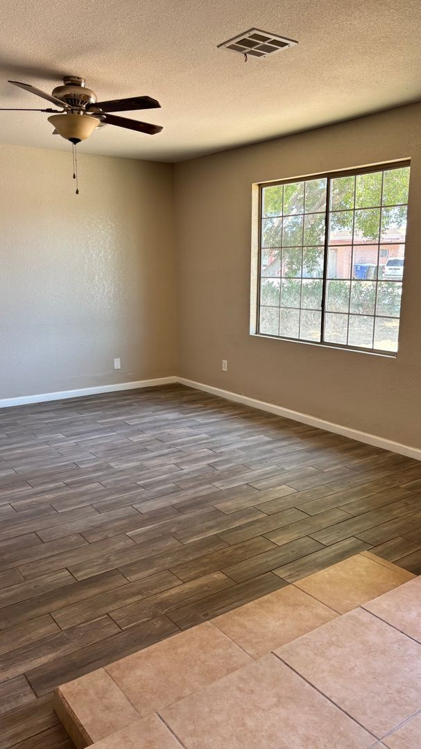 Building Photo - Updated rental