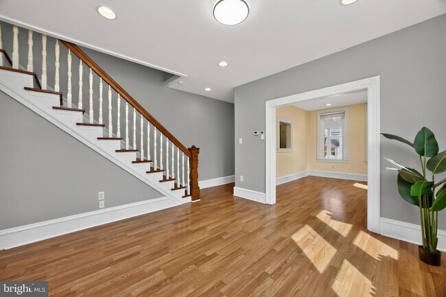 Building Photo - 855 N Pleasantview Rd