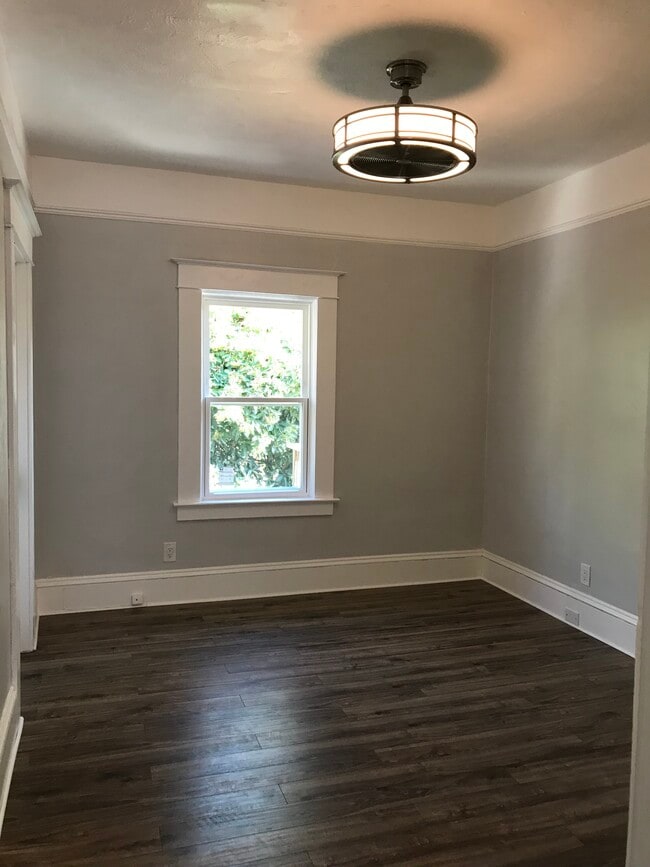 Building Photo - 456 Linden Ave