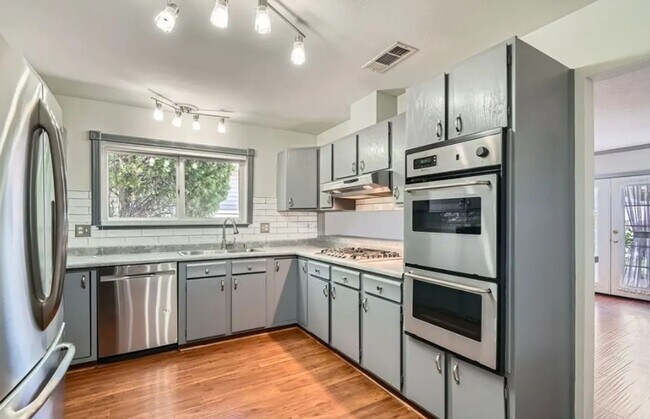 Building Photo - A fantastic  single-story home with a priv...