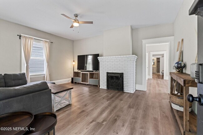 Building Photo - 2781 College St