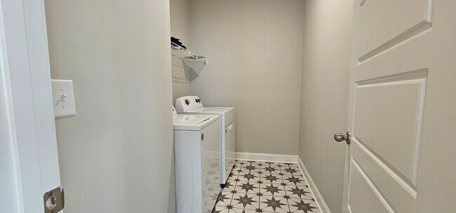 Building Photo - BRAND NEW! Lebanon Home For Lease
