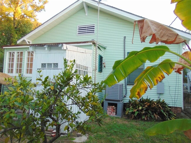 Building Photo - 3420 Avenue R