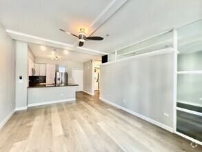 Building Photo - Upgraded 1B/1BA Condo in Marina District w...