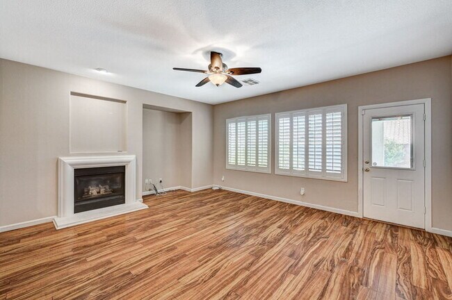 Building Photo - 10588 Isola Bella St