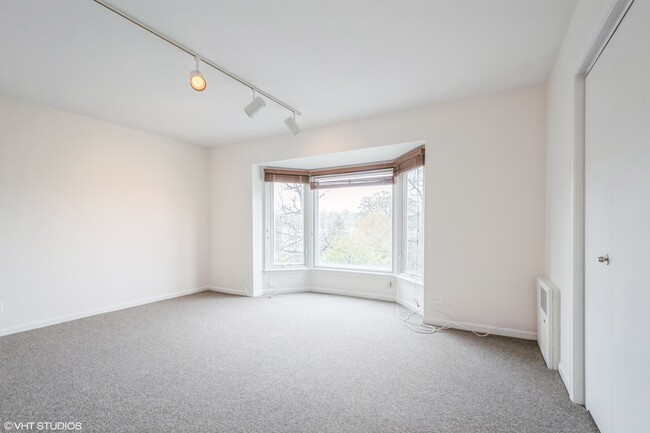 Building Photo - 2400 Archbury Ln